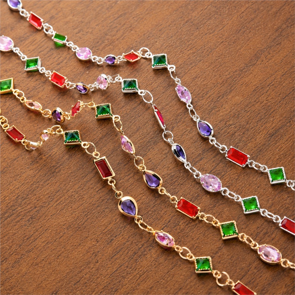 Vintage Collectibles For Sale - Chaînes en cuivre ovales en cristal