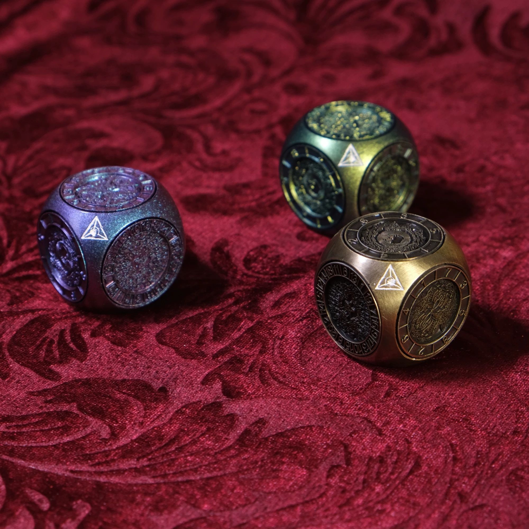 Ensemble de dés métalliques à  - Vintage Collectible Board Games avis et prix